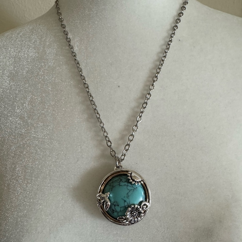 Metal Edge Turquoise Stone  Pendant Necklace